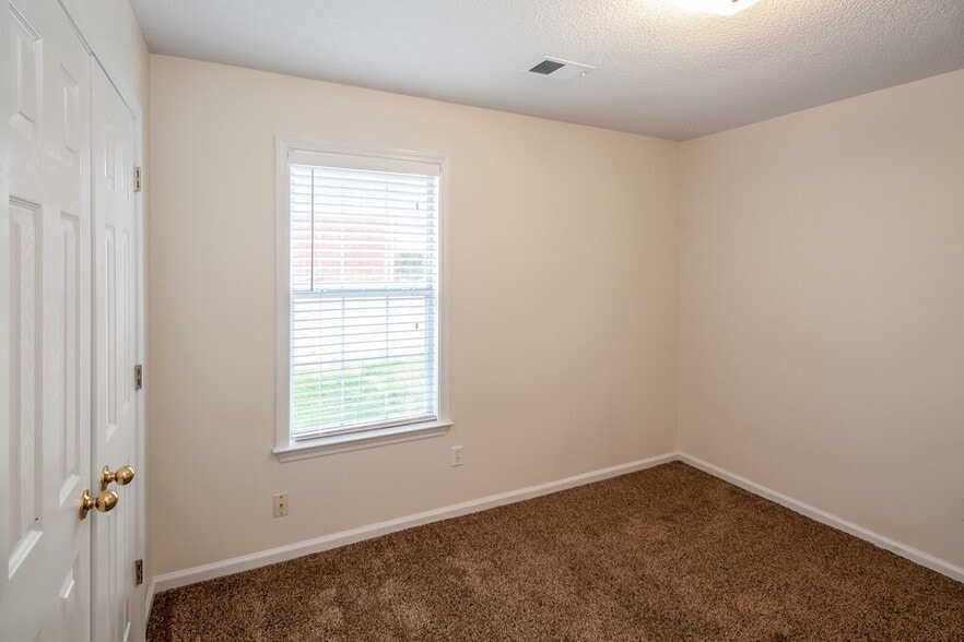 Building Photo - 3920 Paramount Cove