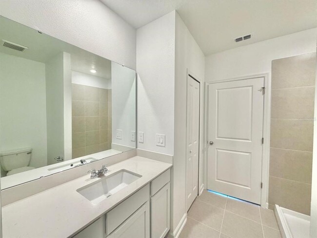 Building Photo - 1547 Jessica Blvd