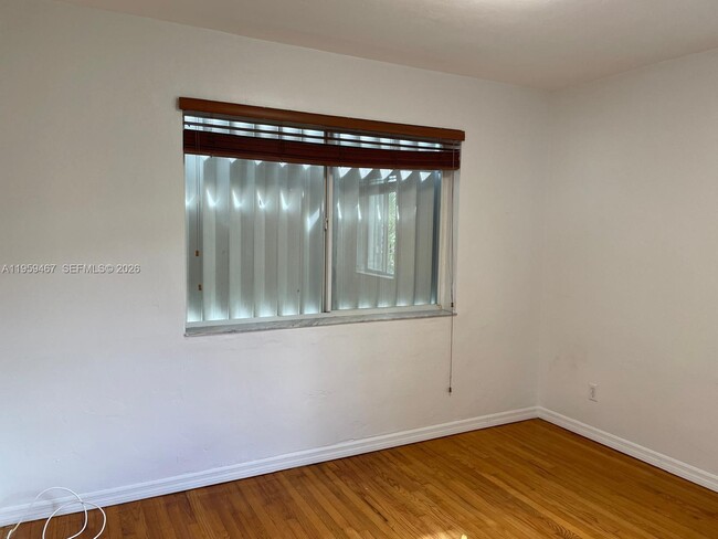 Building Photo - 530 SW 10th St