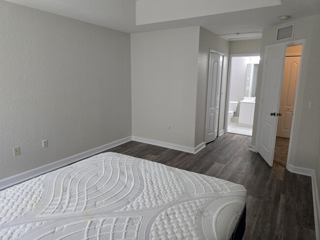 Building Photo - 1011 Shoma Dr