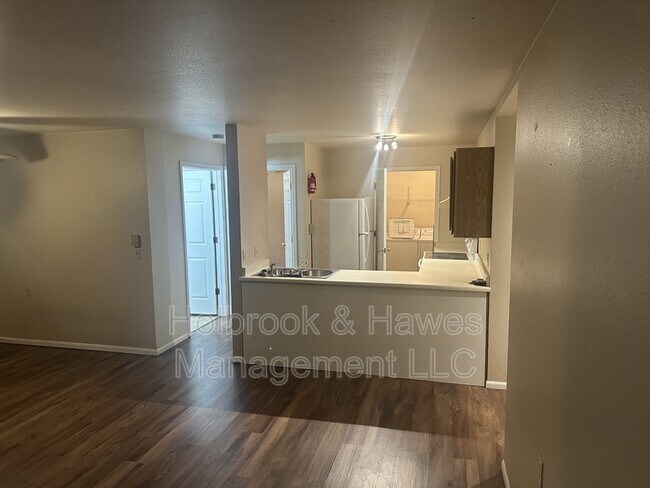 Building Photo - 4531 Boardwalk Dr