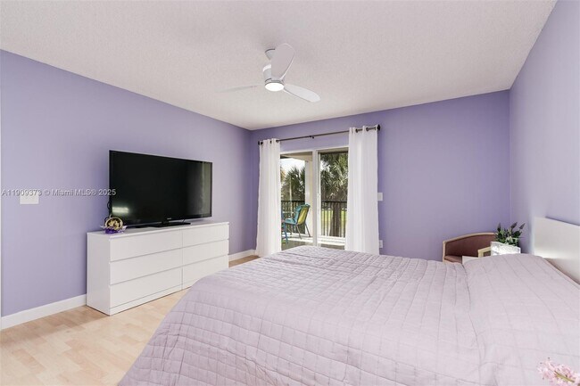 Building Photo - 4020 Crystal Lake Dr