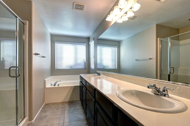 Building Photo - 7680 Lots Hills Dr