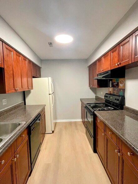 Building Photo - 1440 Stonebridge Cir