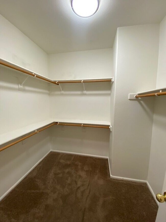 Building Photo - Beautiful 3-Bedroom Home with Vaulted Ceilings & Private Fenced Yard