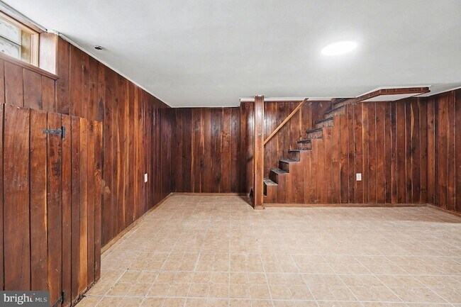 Building Photo - 828 St Dunstans Rd