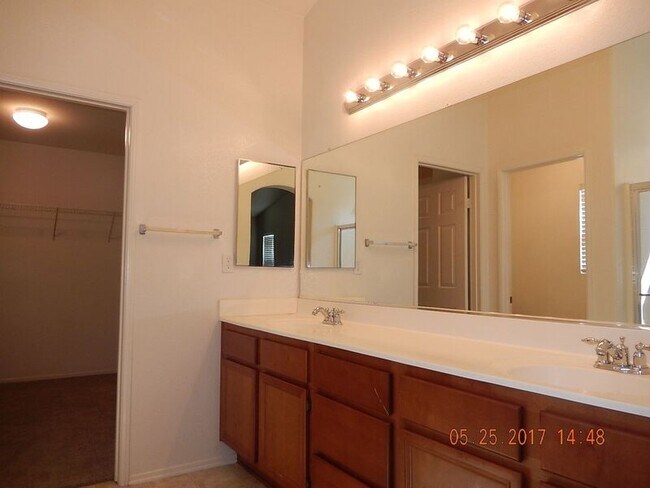 Building Photo - 37965 Encanto Rd