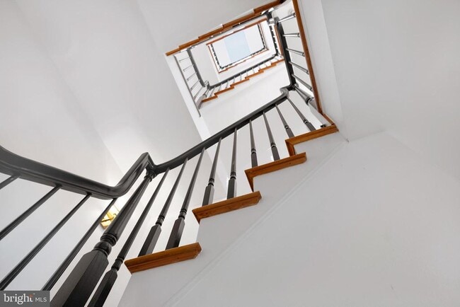 Building Photo - 3 Governors Ln