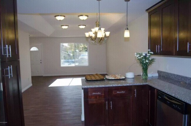 Building Photo - 951 W Cache Dr