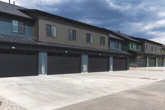 Building Photo - 1622 Hubbard Wy