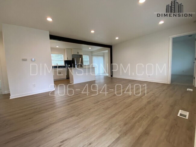 Building Photo - Fully  remodeled 3 bed, 1 bath house in Lakewood!