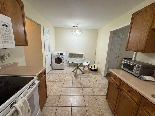 Building Photo - 2758 Westbrook Ct