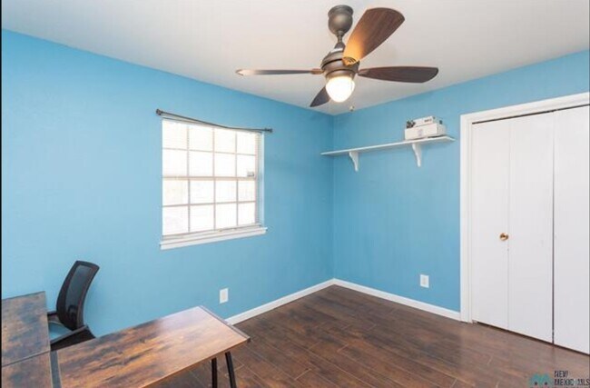 Building Photo - 1403 W Bonita Dr