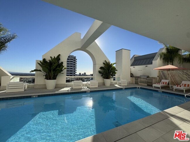 Building Photo - 10520 Wilshire Blvd