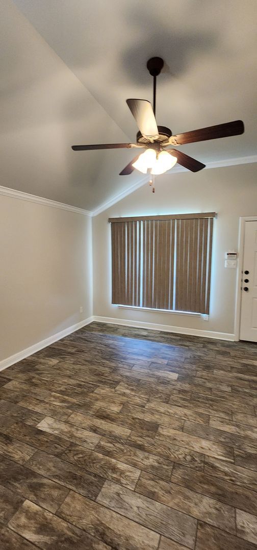 Building Photo - 2 bed/2 bath Duplex near Bunny Trail