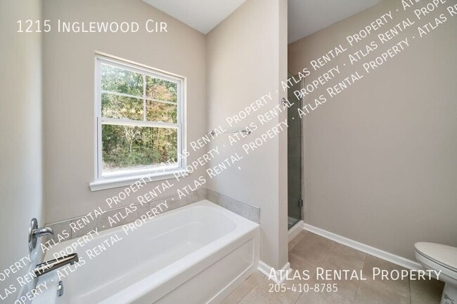 Building Photo - 1215 Inglewood Cir
