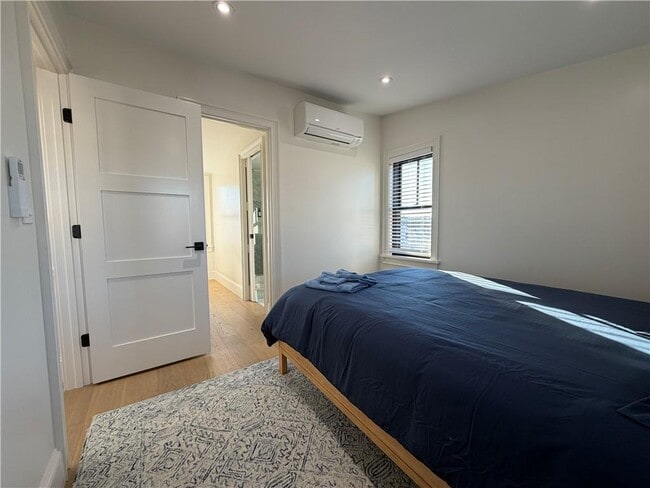 Building Photo - 7 Dearborn St