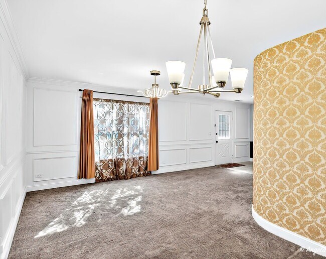 Building Photo - 1161 Hampton Ln