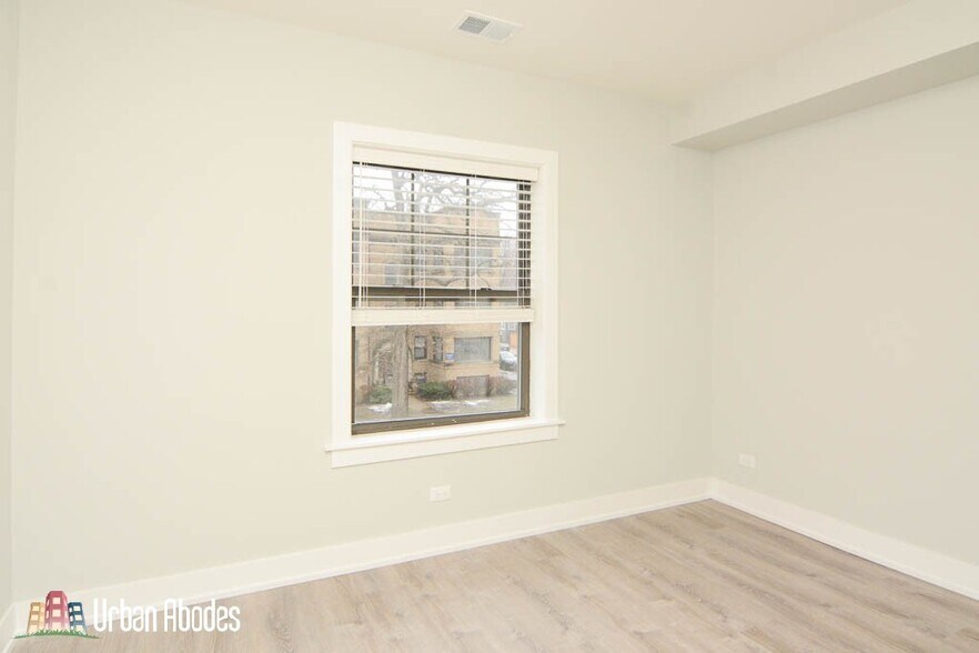 Building Photo - 1139 Maple Ave