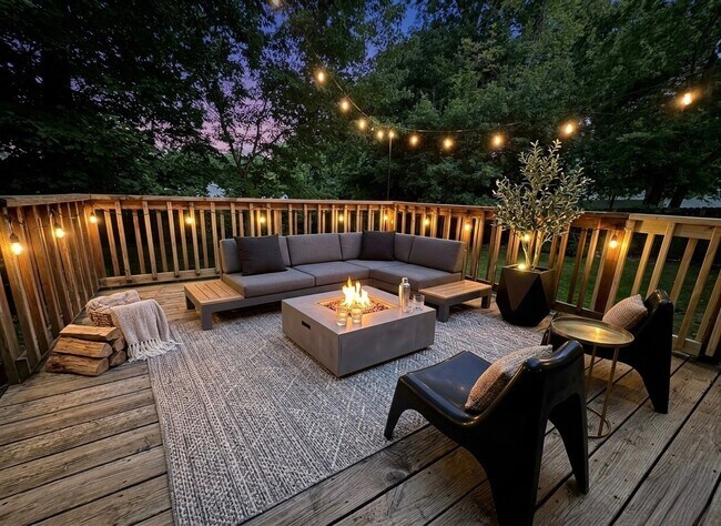 Building Photo - 1641 Cedar Springs Cir