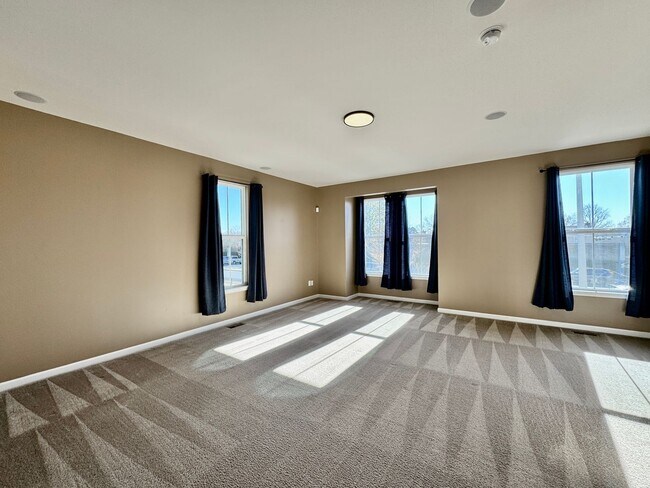 Building Photo - Available 07-08-26! Townhouse w/Garage - Pet Friendly - All Appliances Convey!