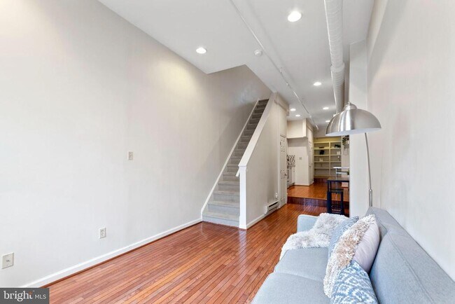Building Photo - 104 N 2nd St