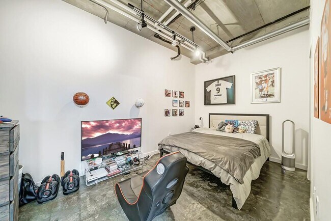 Building Photo - 640 Glen Iris Dr NE