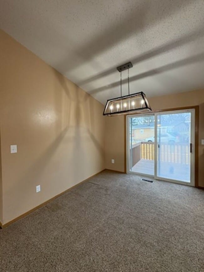 Building Photo - 4 BED | 2 BATH | SINGLE GARAGE | RAPID VALLEY