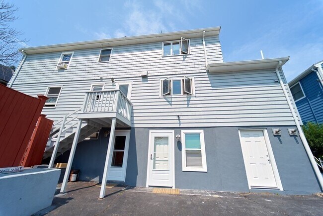 Building Photo - 1305 Salem St