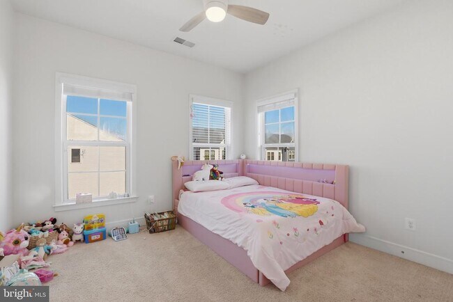 Building Photo - 25419 Hartland Orch Ter