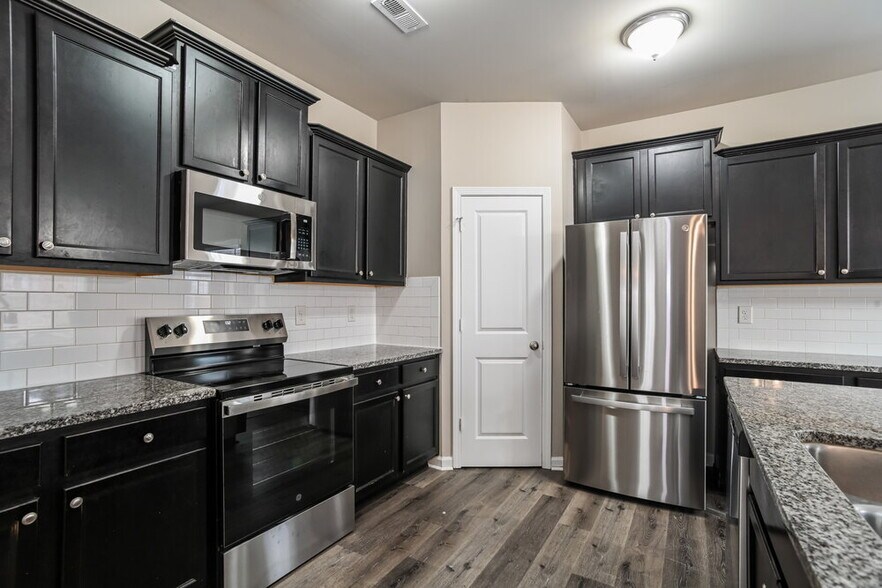 Building Photo - 6507 Karenstone Dr