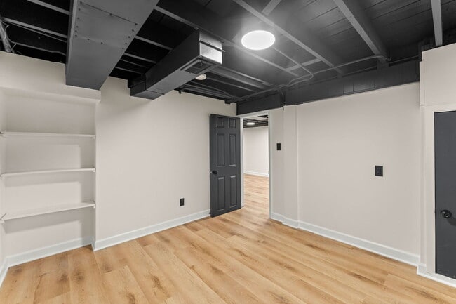 Building Photo - 5251 S Hamlin Ave