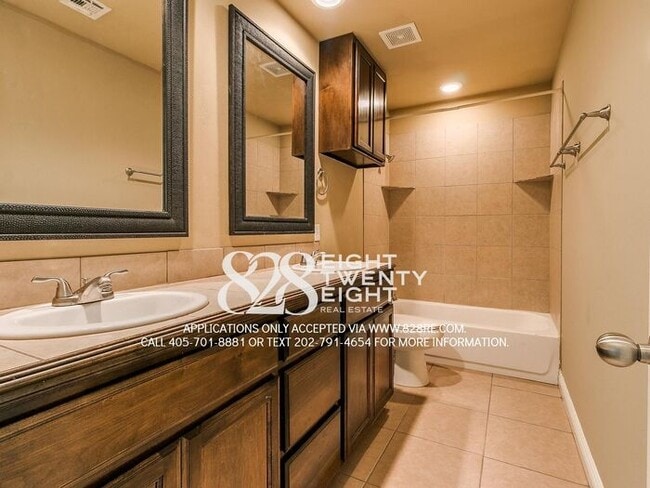 Building Photo - Roommates Not Working Out? 4 Bed/2 Bath Home Near OU Campus Available NOW! (Not Preleasing for 2027)