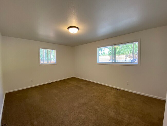 Building Photo - 355irv