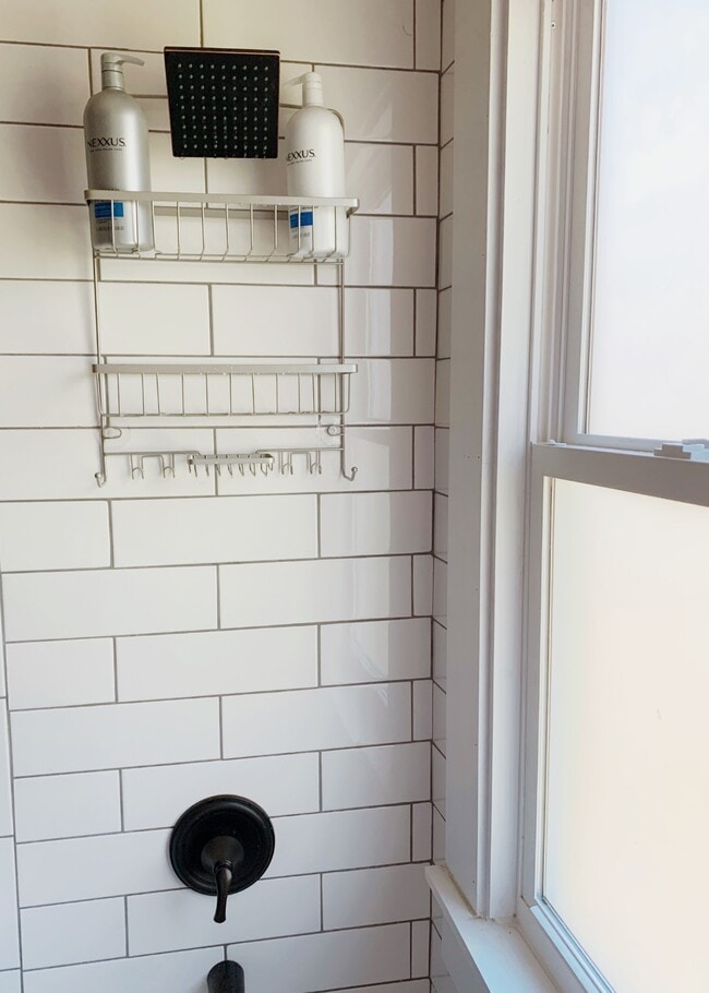 Building Photo - Griggs Duplex