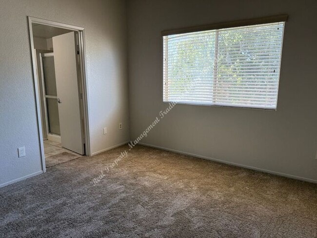 Building Photo - *** Please call us @ 661-266-1400 for info...