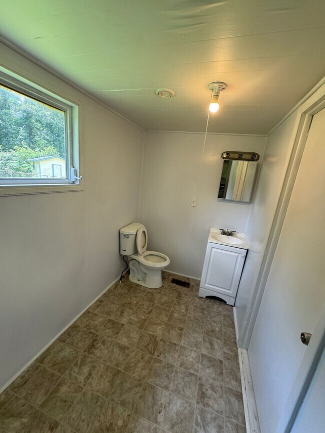 Building Photo - 2408 Groveland Cir S