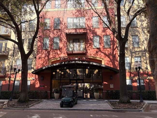 Building Photo - 911 N Orange Ave