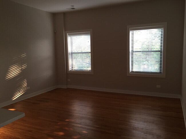 Building Photo - 3609 N Lakewood Ave