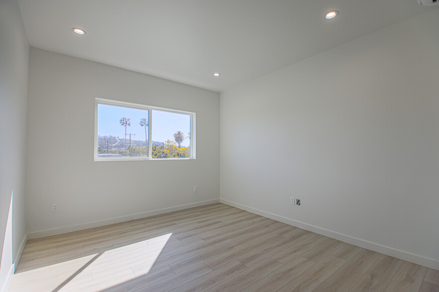 Building Photo - 2811 S Cloverdale Ave