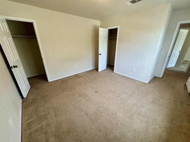 Building Photo - 8755 Sunview Park