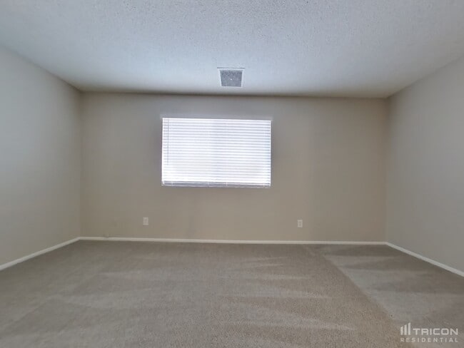 Building Photo - 3932 W Gelding Dr