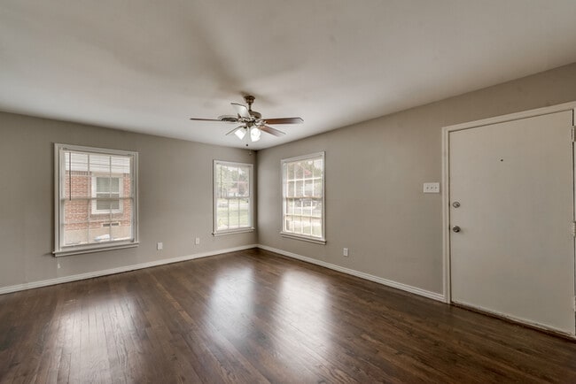 Building Photo - Cozy Home in Casa View