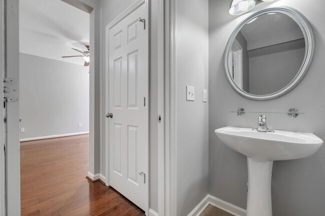 Building Photo - Southwood Townhome with Community Pool