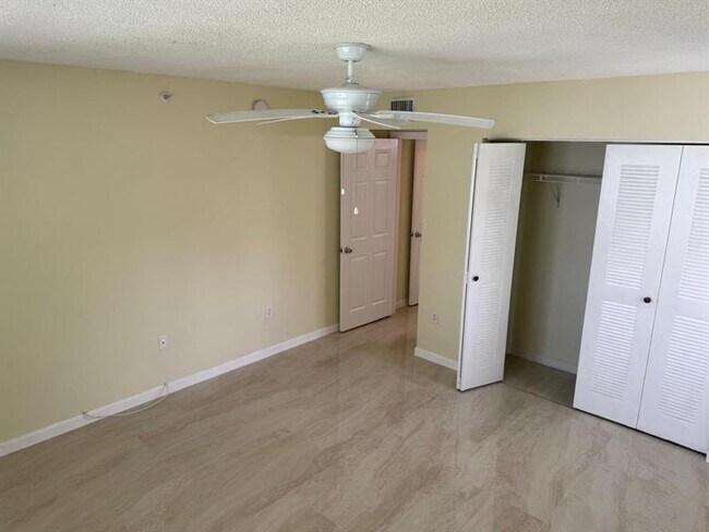 Building Photo - 5061 Wiles Rd