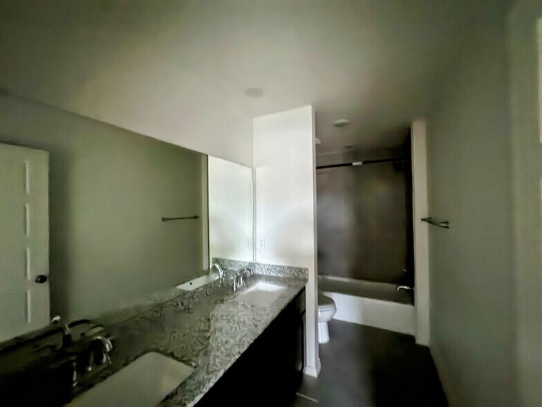 Building Photo - 301 Agua Chiquita Ct