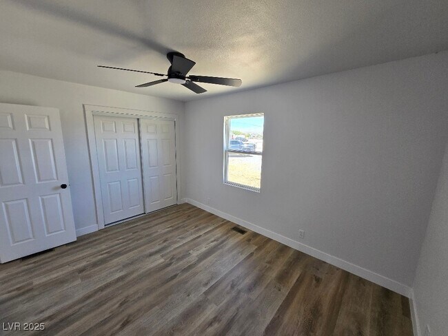 Building Photo - 270 W Patricia Ave