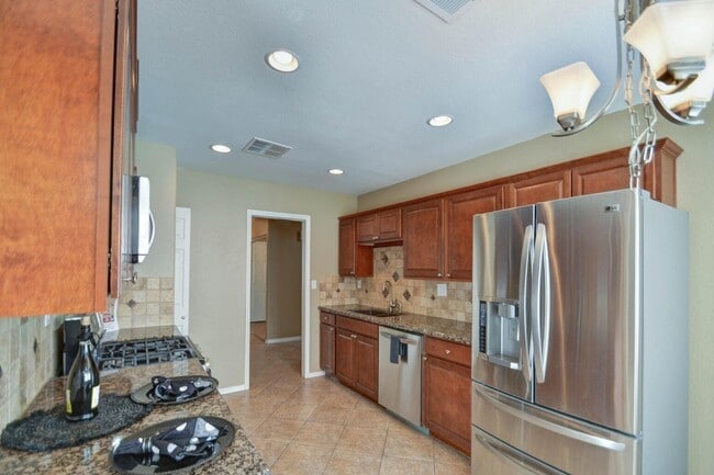Building Photo - 3022 N 34th Pl