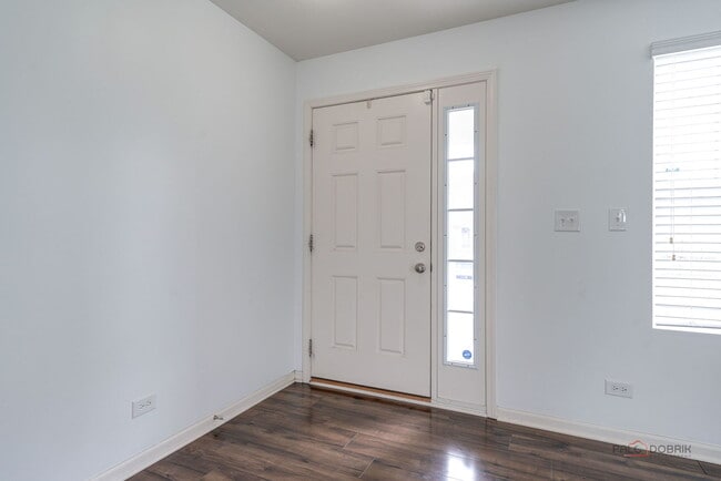 Building Photo - 202 Minuet Cir