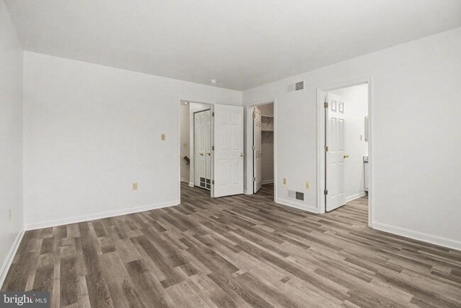 Building Photo - 6437 Terrace Ct